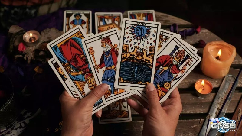 Để bói bài Tarot trước tiên cần xào bài để kết nối năng lượng