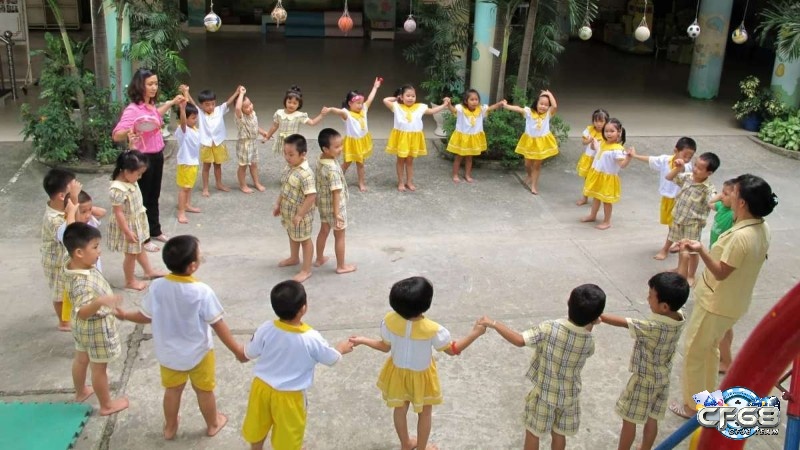 Tro choi meo duoi chuot cho tre mam non có cách chơi đơn giản 